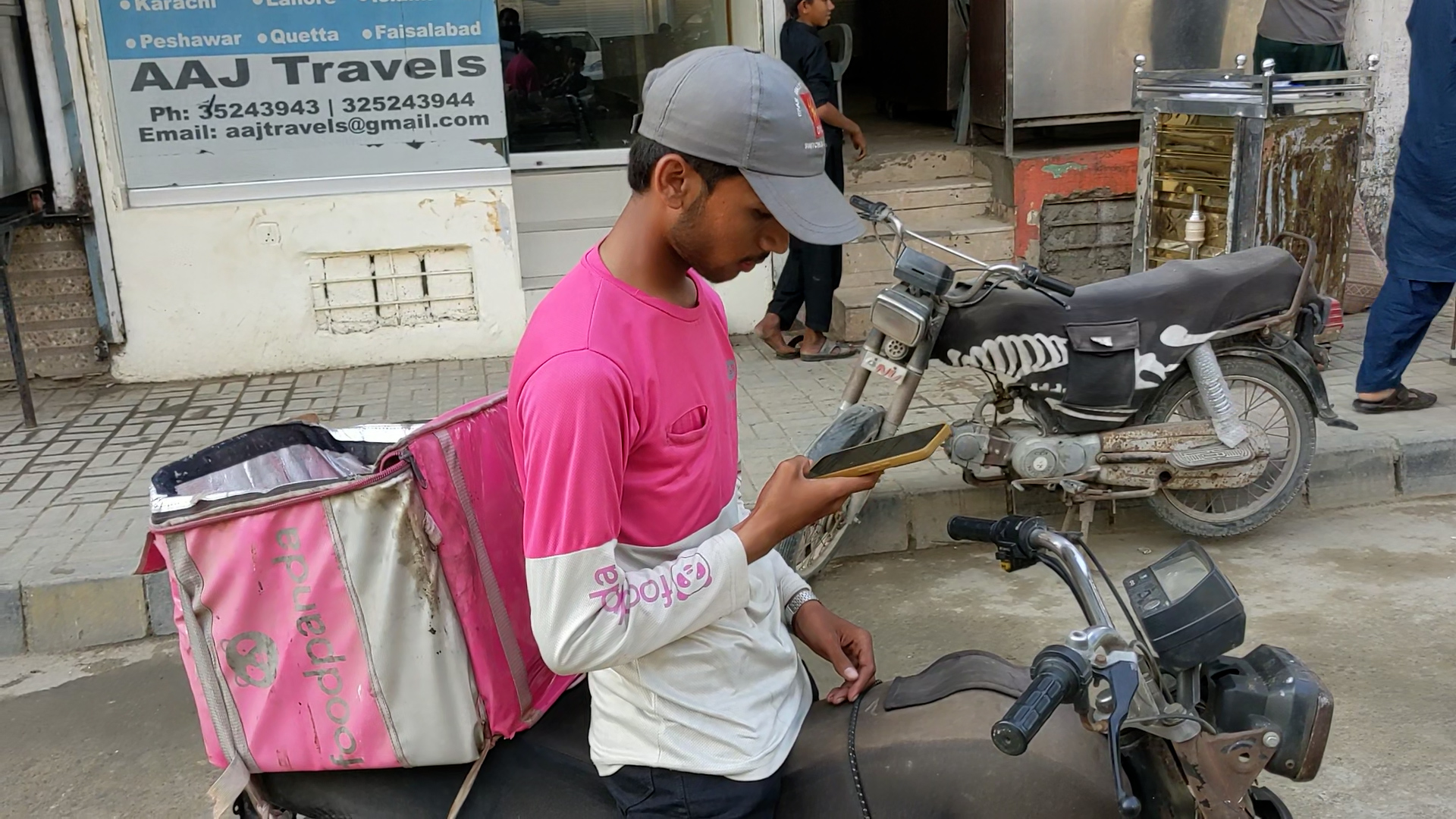 Hunger Vanishes on Clicks